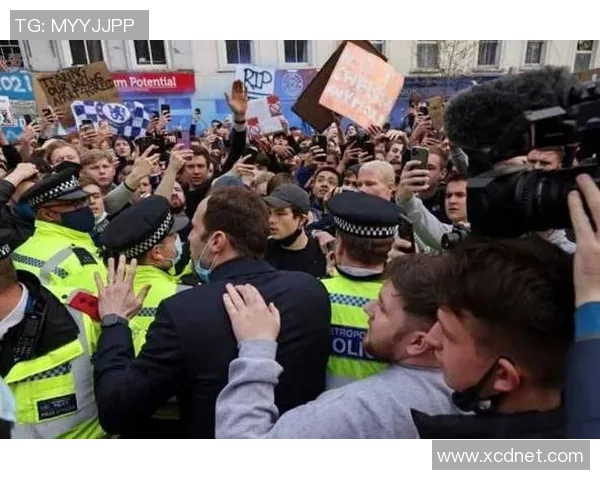 切尔西内部矛盾激化球队高层与主教练爆发激烈争执引发关注 切尔西内部矛盾激化球队高层与主教练爆发激烈争执引发关注